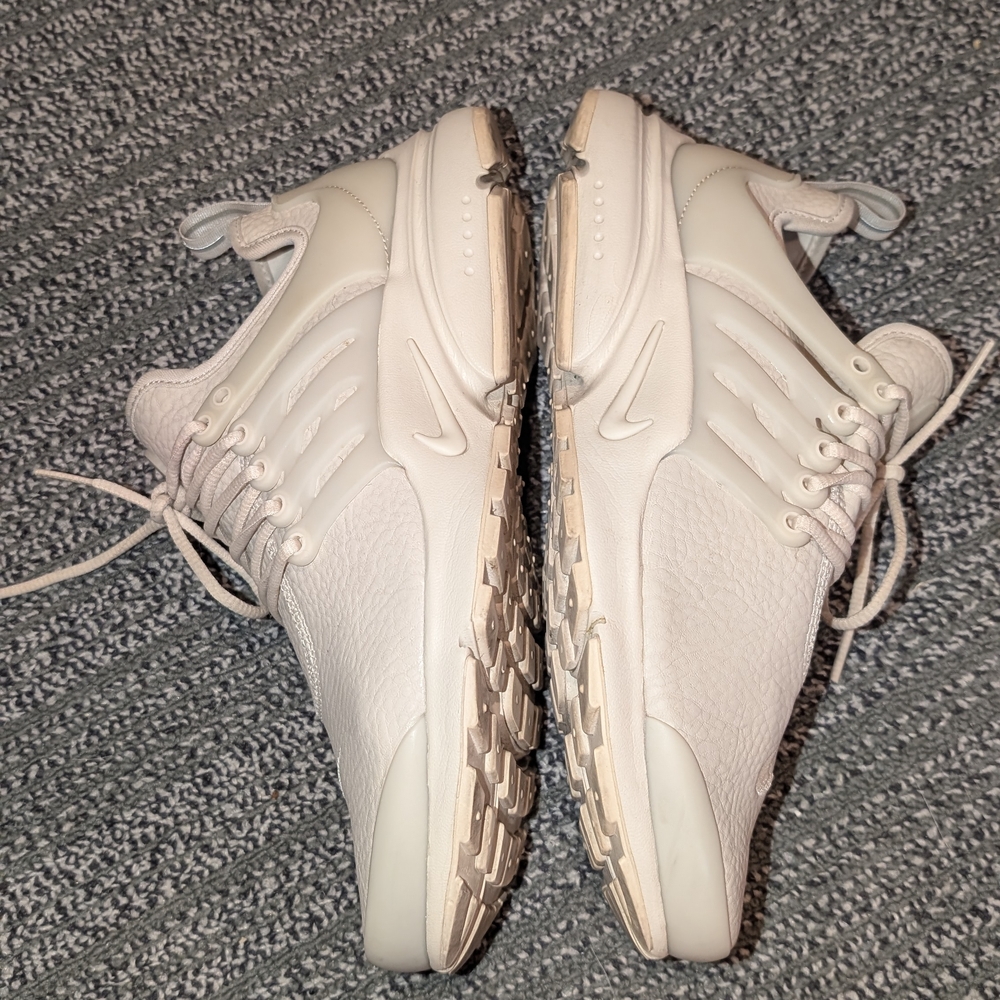 Nike Women's Cream Sneakers - Picture 6 of 10